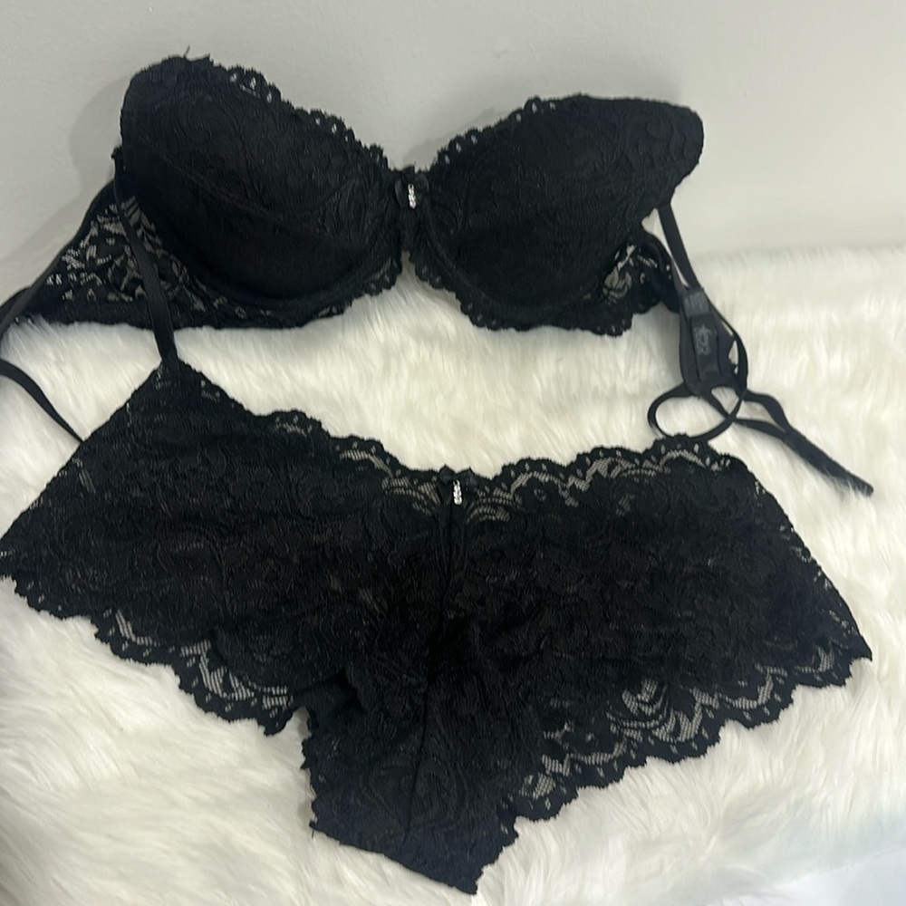 Smart & sexy size 38B wired lace bra and panties set NWOT